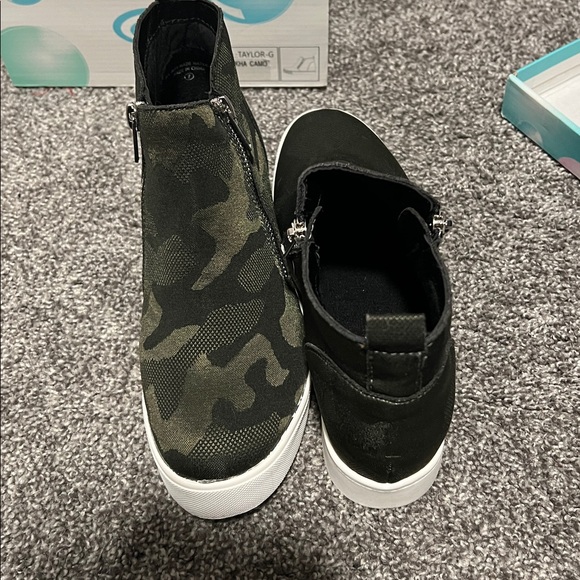 Soda Black and Green Camouflage Wedges - Picture 11 of 14